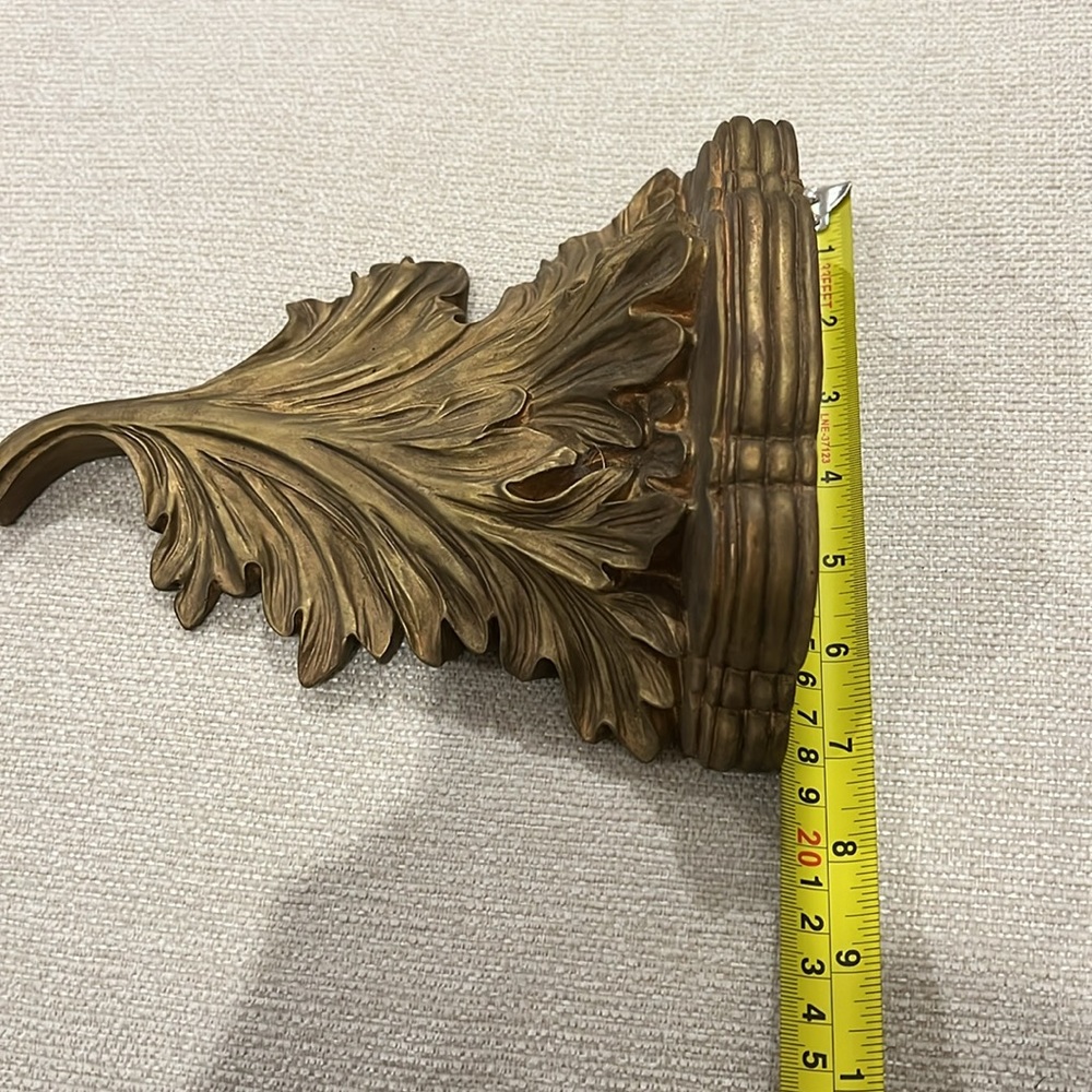 Sophisticated Ornate Wood Gold Gilt Wall Sconce | Antique Gold | 9”H x 7”W x 4”D - Picture 7 of 8